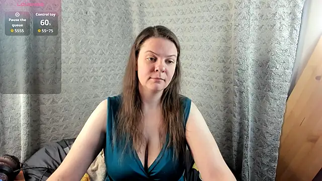 MiaLores online show from October 21, 9:35 am