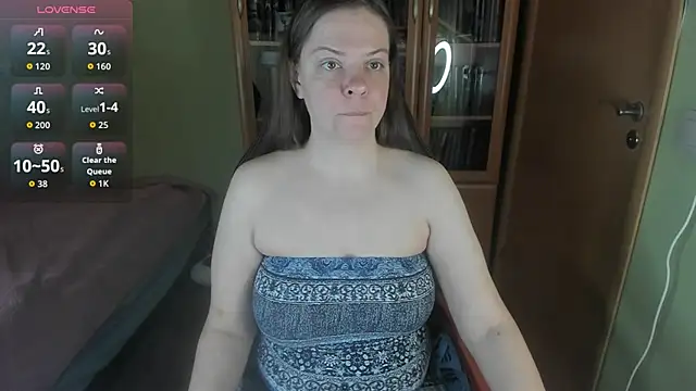 MiaLores online show from May 6, 9:35 am