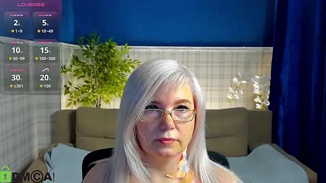 Hella Fabel online show from May 7, 1:10 am