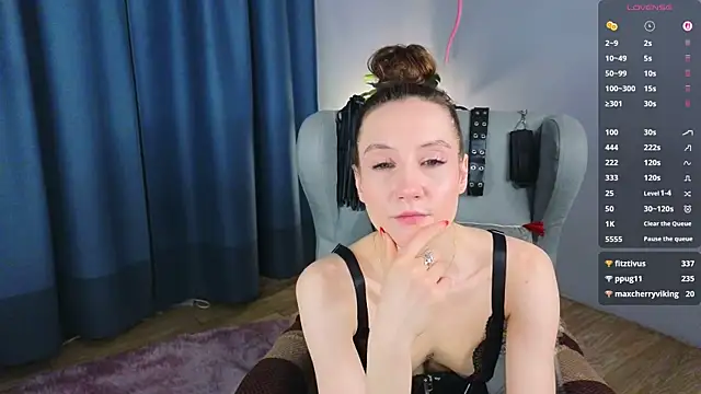 laracroftmansion online show from May 17, 4:17 pm