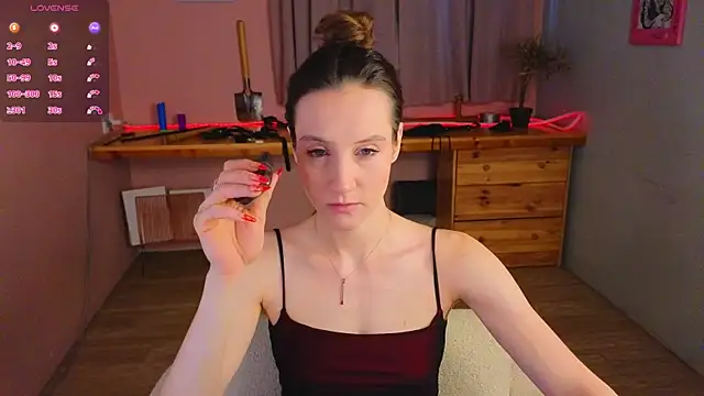 laracroftmansion online show from May 25, 3:22 pm