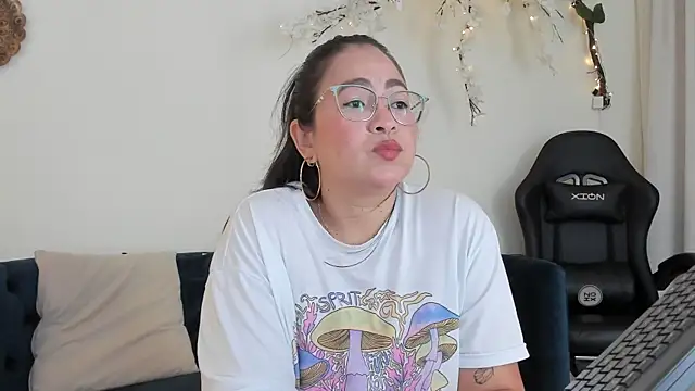 alissonbronw     online show from January 5, 7:17 pm