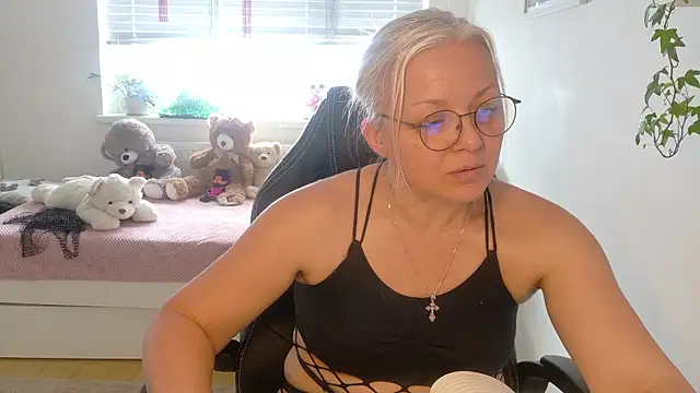 Linsy Kim online show from January 11, 12:10 pm