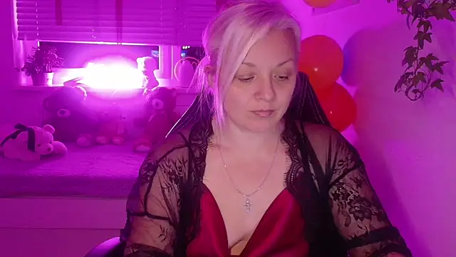 Linsy Kim online show from December 21, 6:12 pm