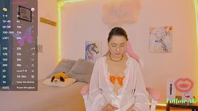 milfAaura online show from May 23, 4:11 am