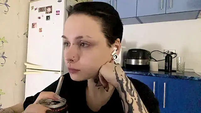 CandaceBlaze online show from November 4, 8:03 pm