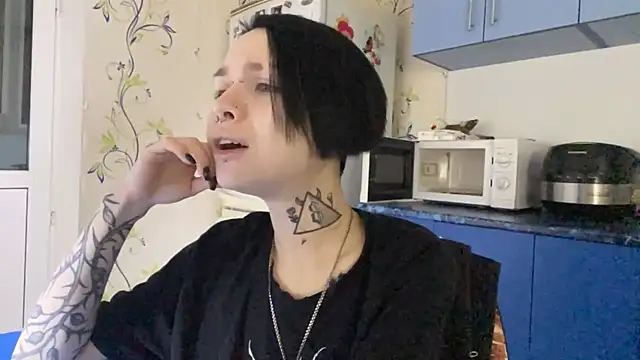 CandaceBlaze online show from October 15, 8:55 pm