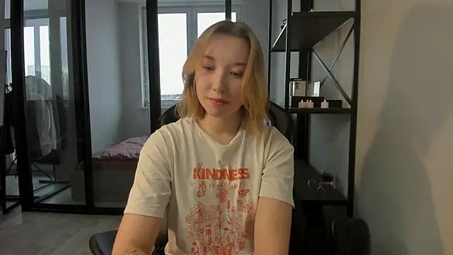 Agatha May online show from November 13, 4:33 am