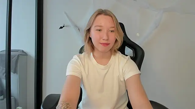 Agatha May online show from October 29, 4:50 am