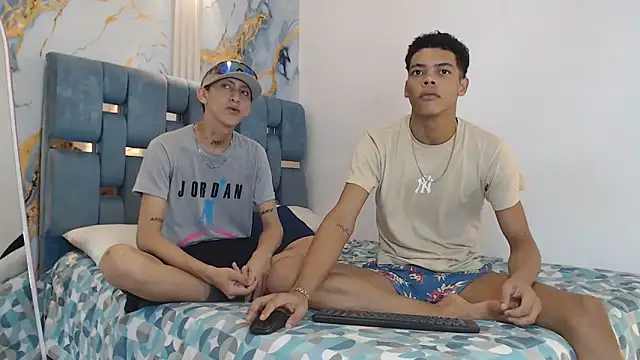 PRETTY FEM online show from January 6, 1:20 am