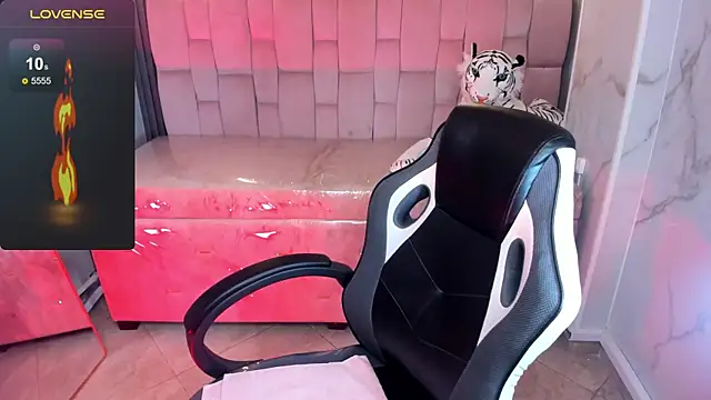 Victoria b  online show from October 9, 8:02 pm