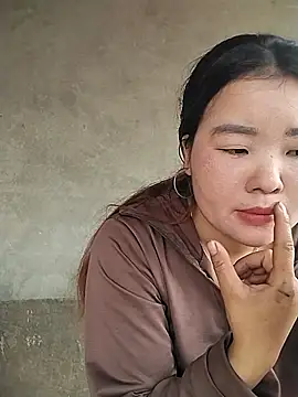 lylylove online show from May 7, 4:39 am
