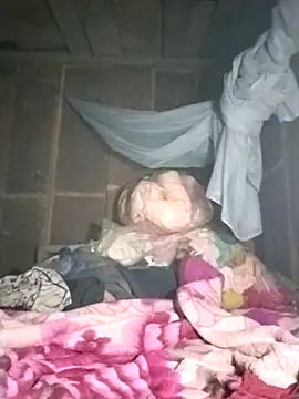 lylylove online show from March 11, 6:39 am