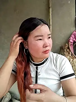 lylylove online show from May 6, 4:38 am