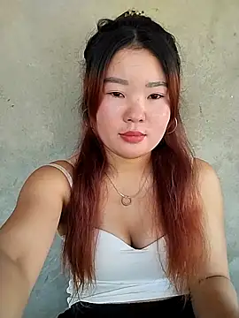 lylylove online show from May 14, 3:45 am