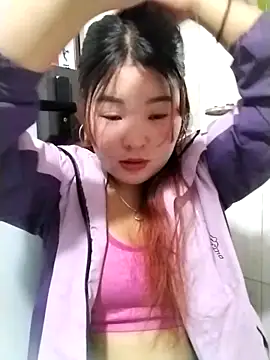 lylylove online show from May 9, 5:53 am