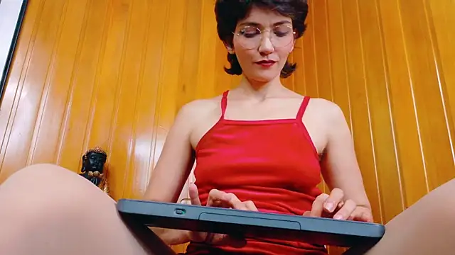 Zafiro Gem  online show from October 15, 8:00 pm