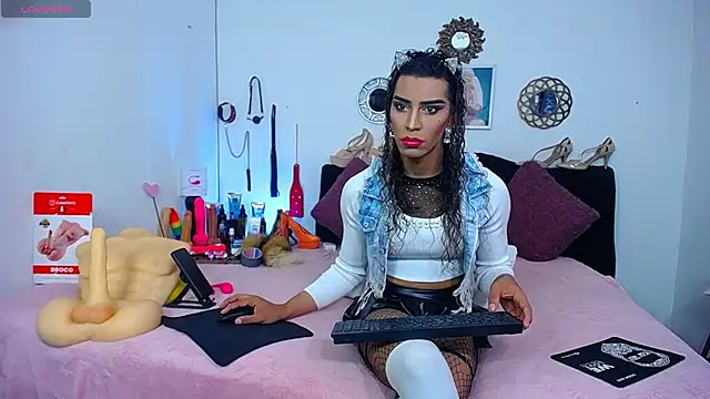 Starhott  online show from October 16, 12:30 pm