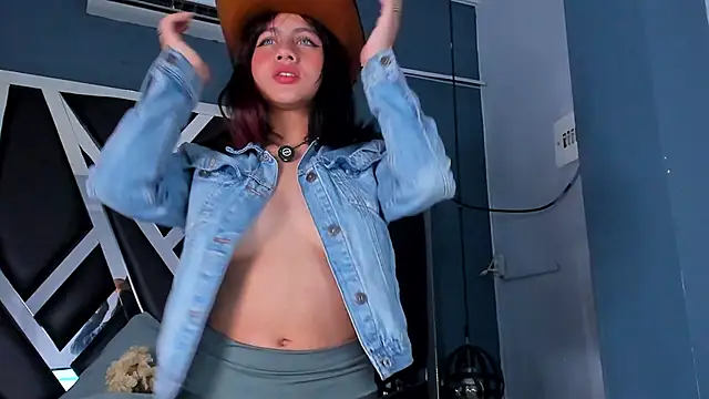 Julieth brown  online show from October 7, 7:51 pm