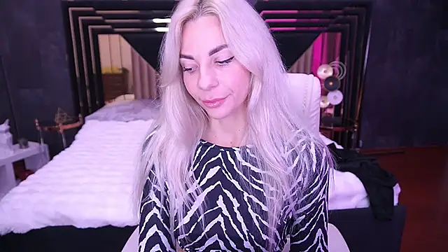 BellaRayyy online show from November 23, 9:05 pm