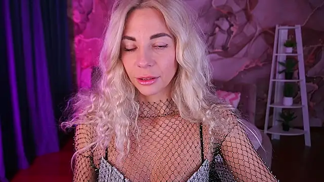 BellaRayyy online show from December 15, 2:22 pm