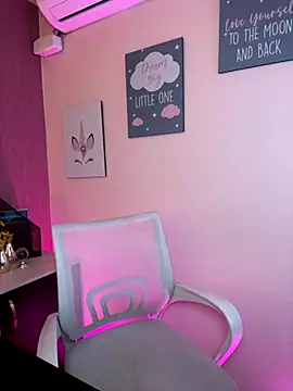 Alahia Monroe online show from September 23, 1:09 pm