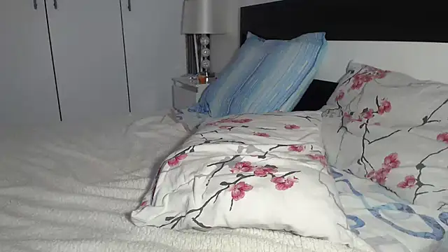 petite danielle online show from October 18, 4:59 am