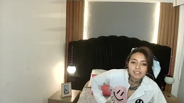 LiaMonroee  online show from May 6, 12:31 pm