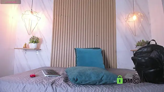 lia harper  online show from February 3, 7:18 pm