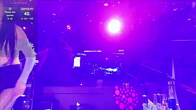 yuer2563 online show from December 4, 5:24 pm