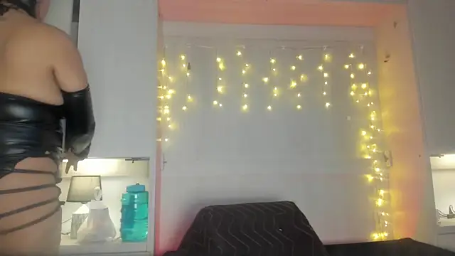 VickyRuiz  online show from April 6, 7:37 pm