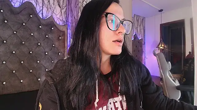 Zami Escobar of online show from November 17, 5:57 pm