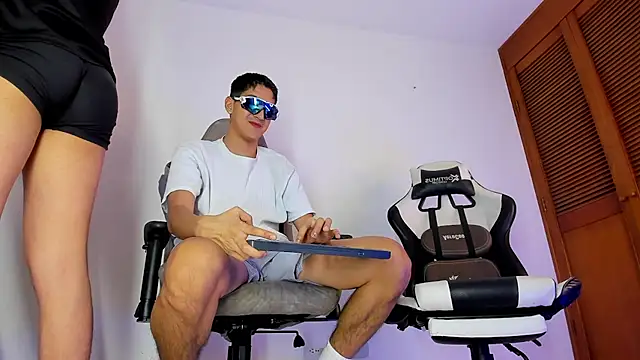 sotooliver3 online show from April 9, 8:58 pm