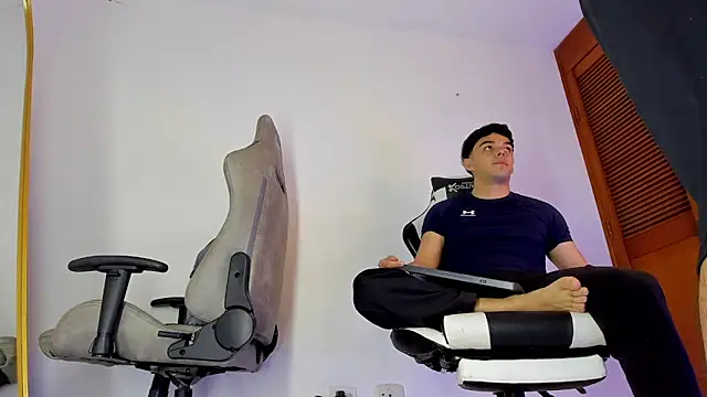 sotooliver3 online show from March 14, 9:38 pm