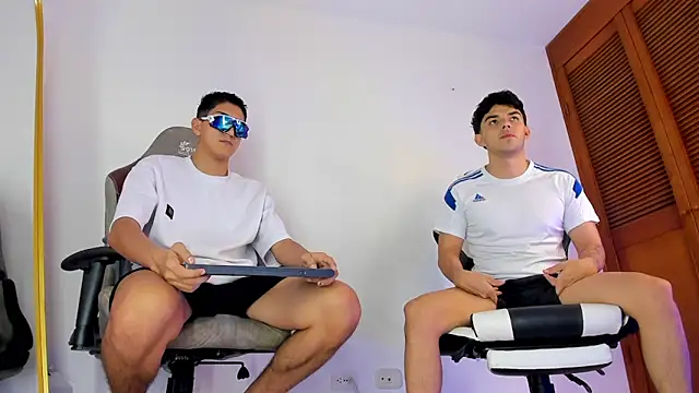 sotooliver3 online show from April 8, 8:55 pm