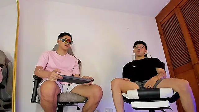 sotooliver3 online show from February 20, 8:31 pm