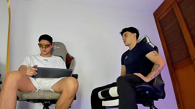 sotooliver3 online show from March 8, 3:21 am