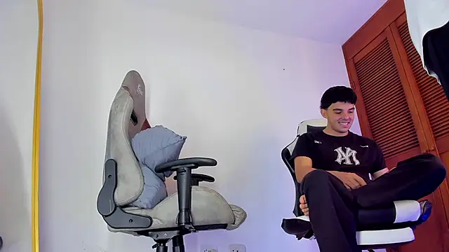 sotooliver3 online show from March 22, 8:59 pm