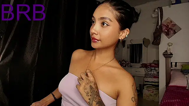 mia yireth online show from September 29, 1:00 am