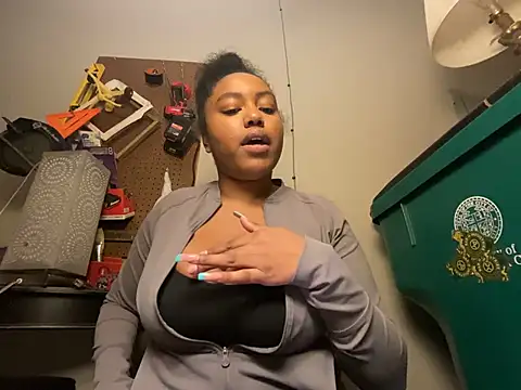 princesslivv online show from February 19, 4:45 am