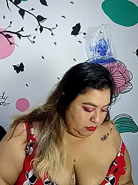 curvy diva  online show from October 20, 12:30 pm