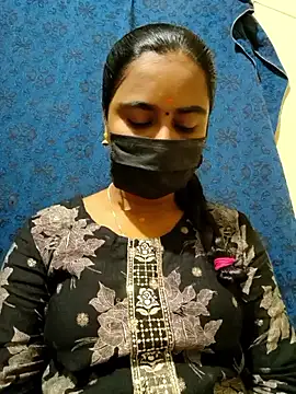 mini-queen online show from December 17, 11:25 am