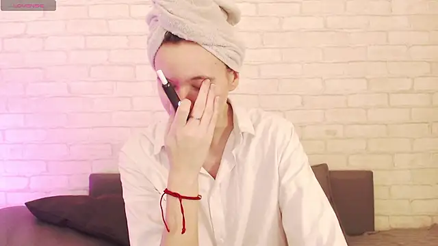 Ericha Stone online show from March 22, 1:44 am