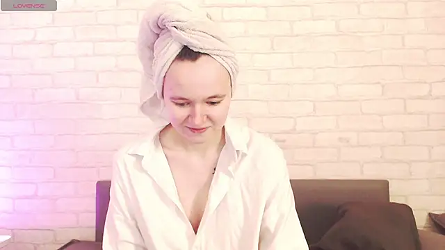 Ericha Stone online show from March 19, 1:21 am