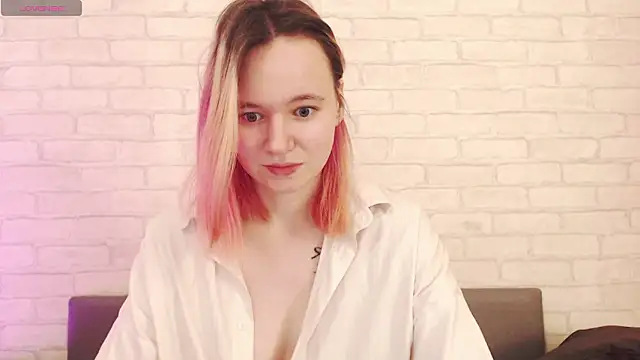 Ericha Stone online show from March 6, 1:23 am