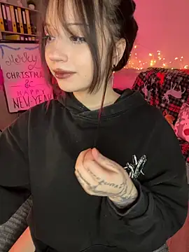 YourLittleDevil online show from December 1, 2:20 pm