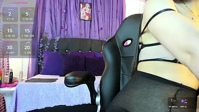 Snapshot of Moon_Play chatting on September 12, 3:52 pm Moon Play online show from September 12, 3:52 pm