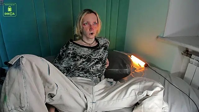 TrissHarper online show from October 8, 3:16 pm