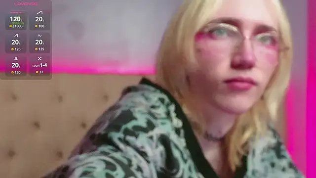 TrissHarper online show from November 11, 3:20 pm