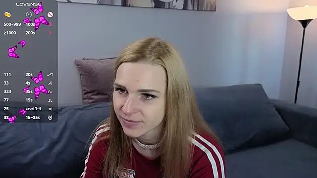 Snapshot of HelenMartines chatting on October 2, 10:20 am HelenMartines online show from October 2, 10:20 am